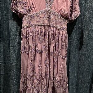 Altar’d State dress beautiful & delicate! Great condition!